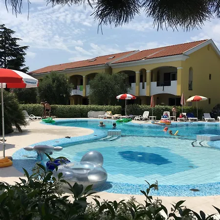 Villaggio Borgo Dell'ulivo *