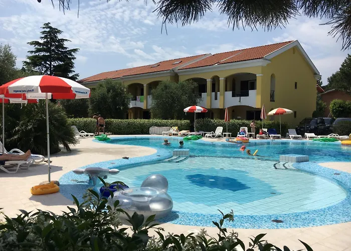 Villaggio Borgo Dell'ulivo *