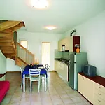 Villaggio Borgo Dell'ulivo بيبيوني