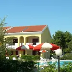 Villaggio Borgo Dell'ulivo *