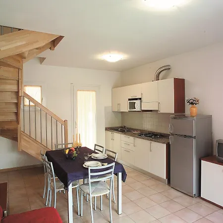 Villaggio Borgo Dell'ulivo *