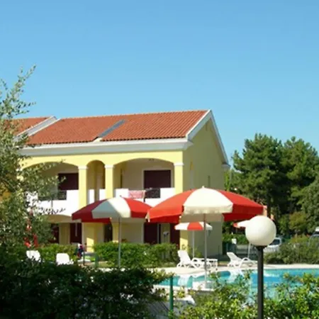 Villaggio Borgo Dell'ulivo *