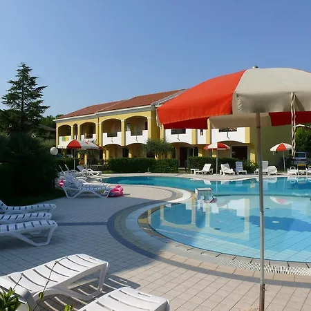 아파트 Villaggio Borgo Dell'ulivo 비비오네