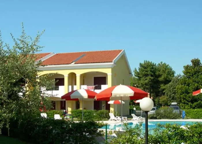 Villaggio Borgo Dell'ulivo *